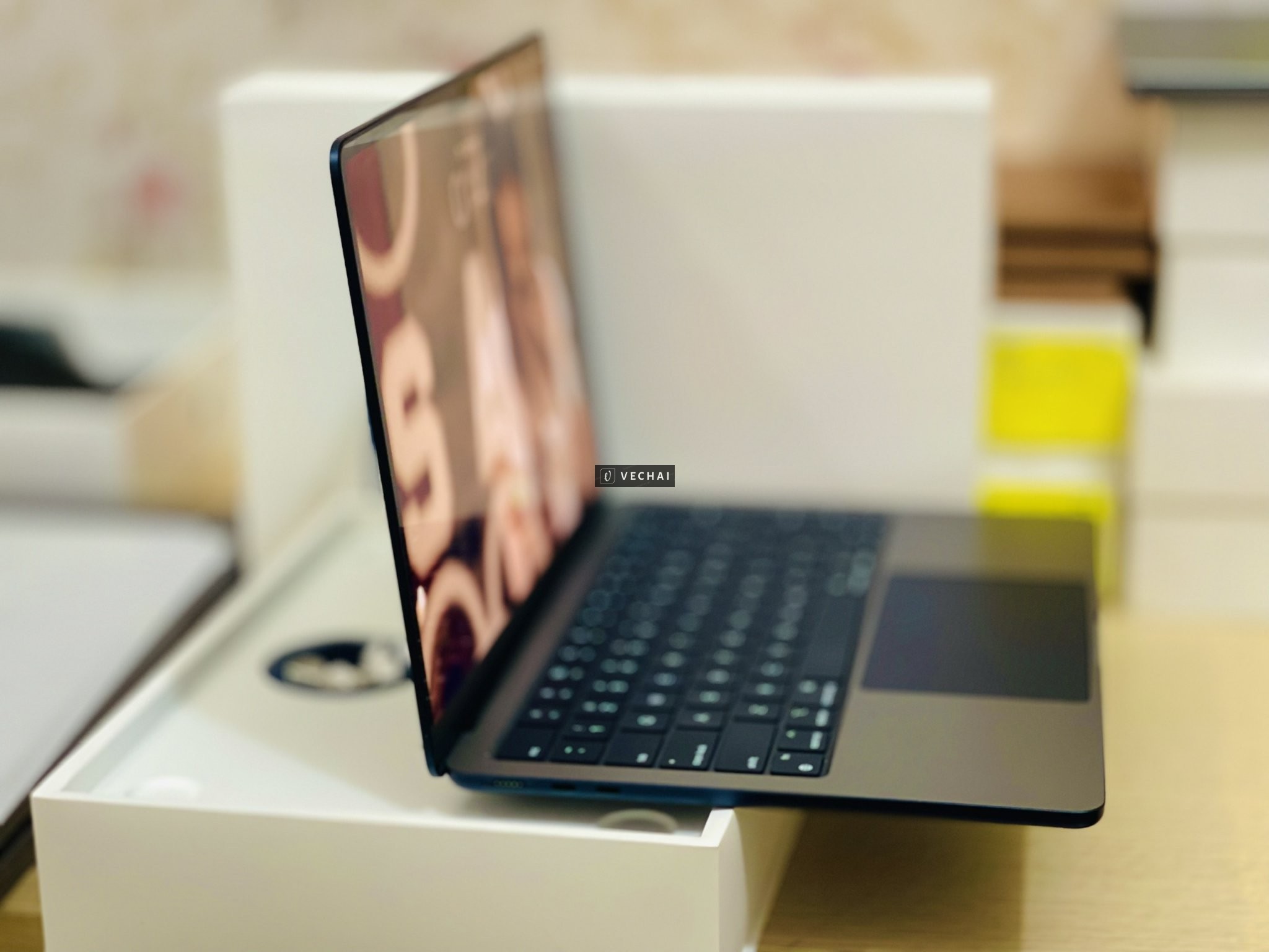 Chỉ 17.990k cho combo hoàn hảo: MacBook Air M2 Midnight 16GB/256GB.