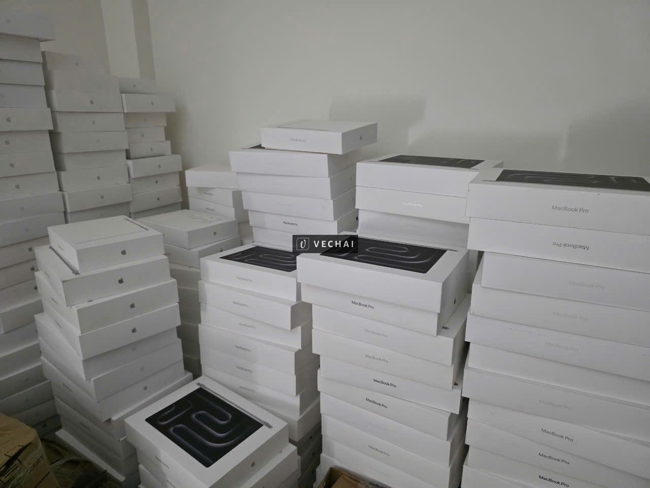 Thanh lý gần 200c Hộp MacBook Air 13" M3, M4 /Pro 16" M3, M4