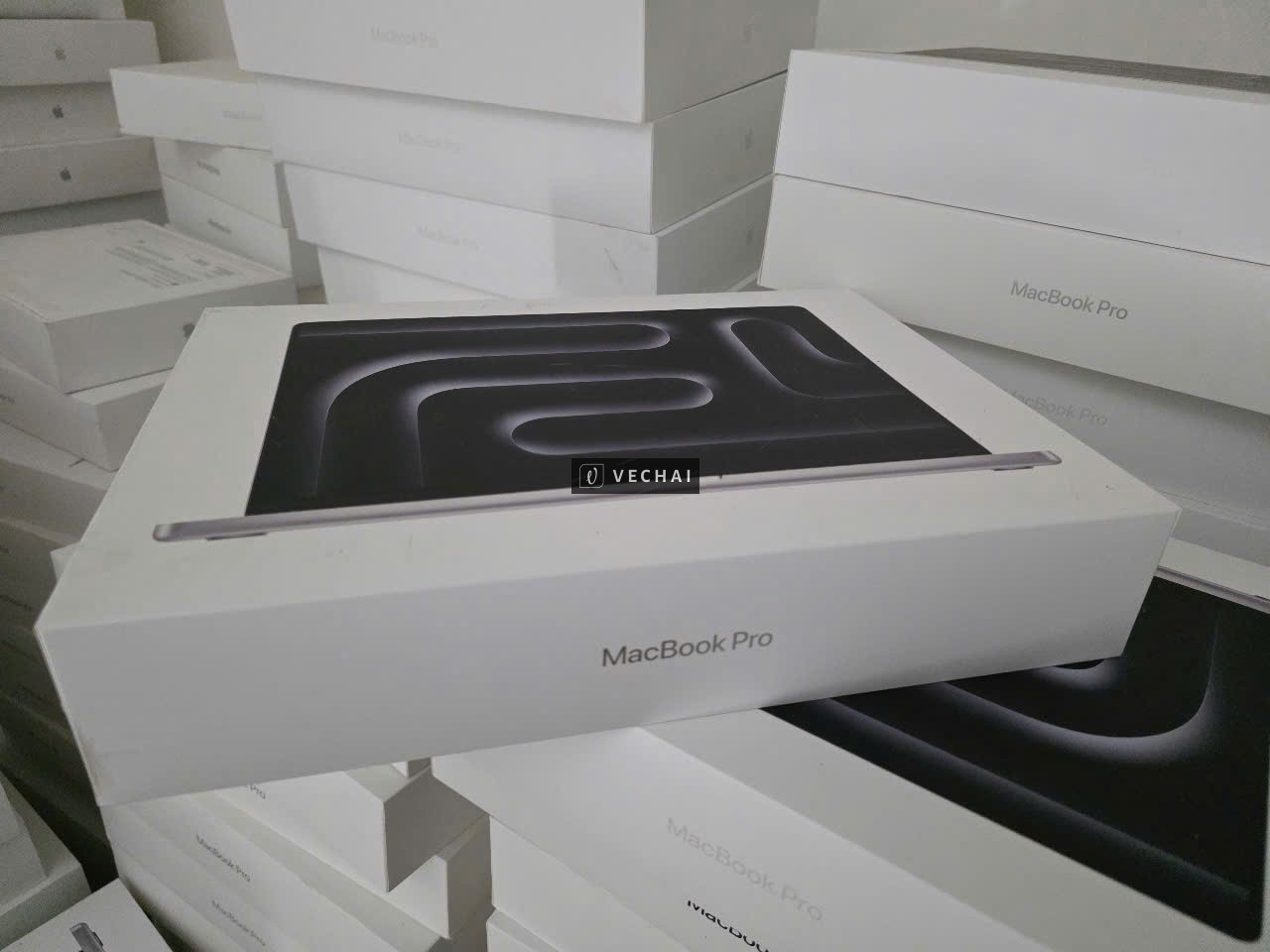 Thanh lý gần 200c Hộp MacBook Air 13" M3, M4 /Pro 16" M4