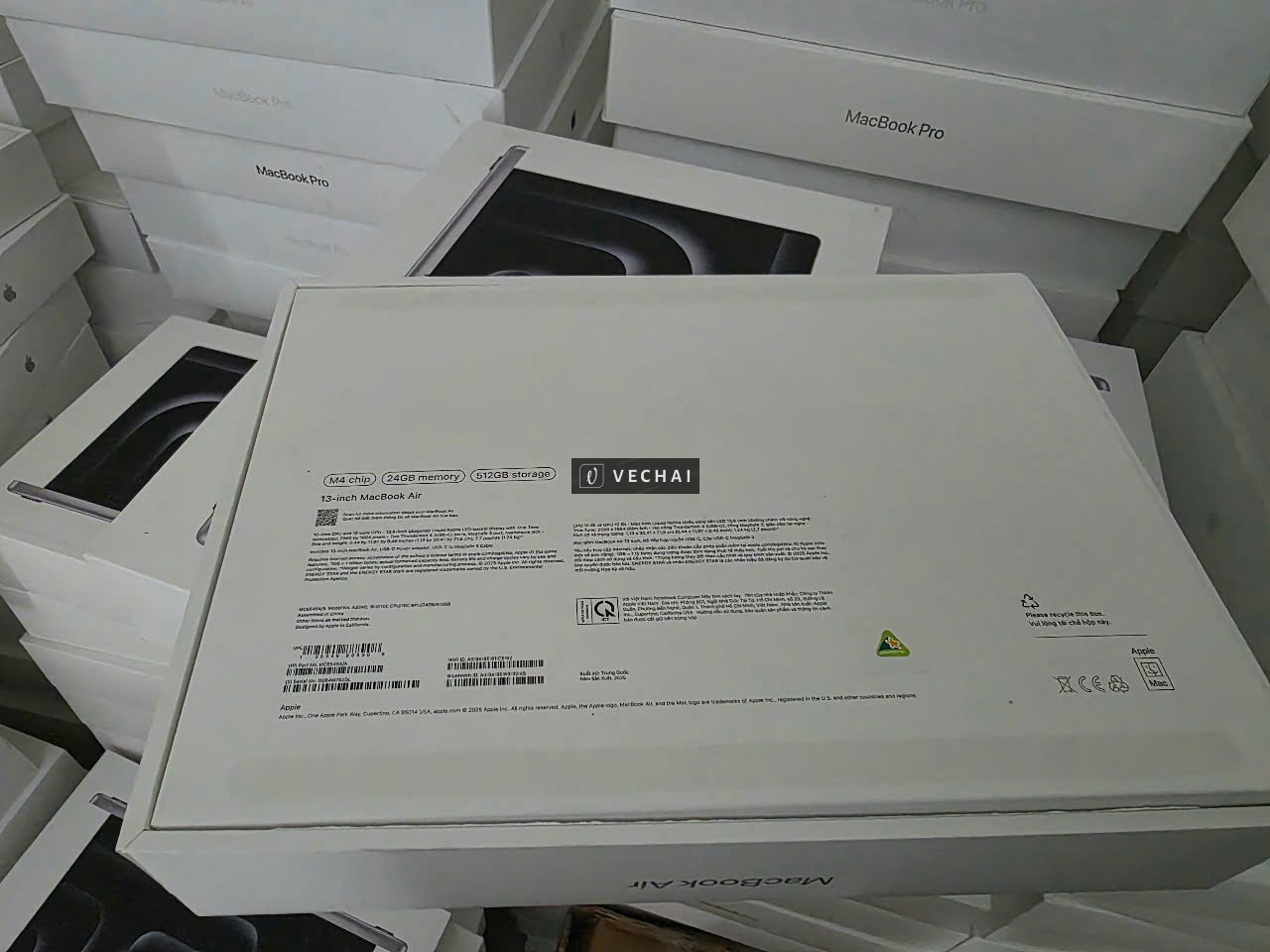 Thanh lý gần 200c Hộp MacBook Air 13" M3, M4 /Pro 16" M4