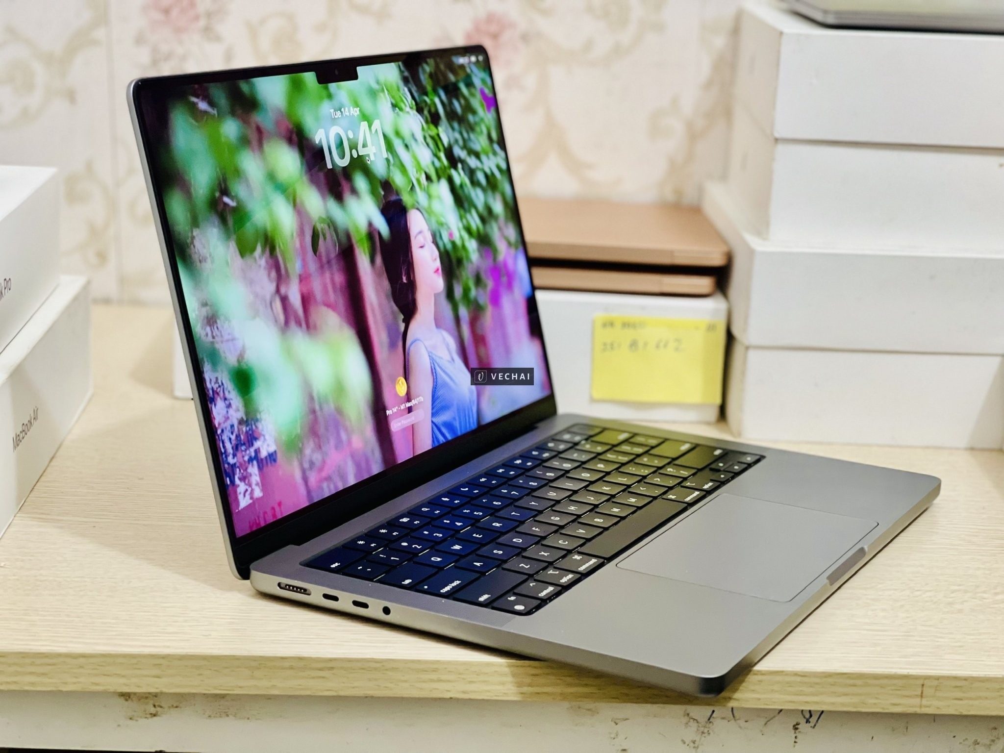 WORKSTATION TRONG TÚI XÁCH – CHỈ CÓ THỂ LÀ PRO 14"!