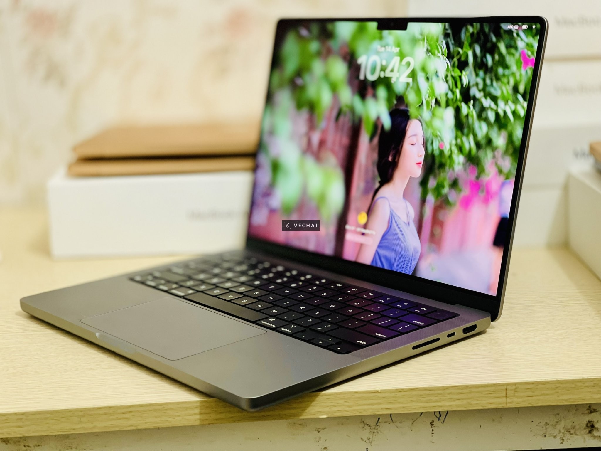 WORKSTATION TRONG TÚI XÁCH – CHỈ CÓ THỂ LÀ PRO 14"!