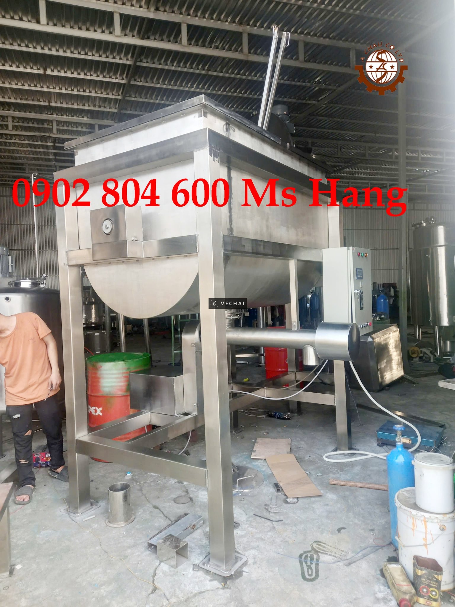 Máy trộn bột phụ gia 1000kg kết hợp với vít tải cân định lượng bột và sàn thao tác