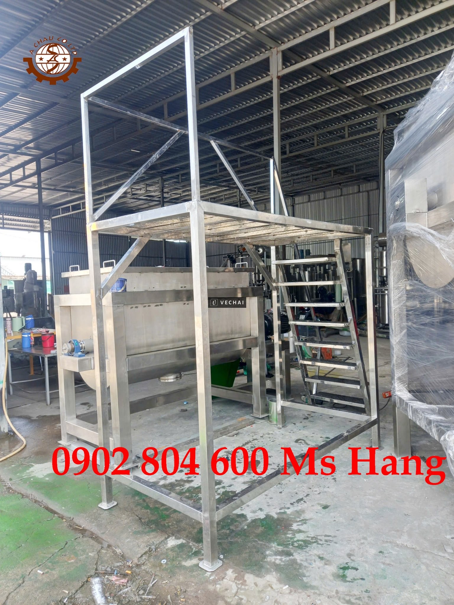Máy trộn bột phụ gia 1000kg kết hợp với vít tải cân định lượng bột và sàn thao tác