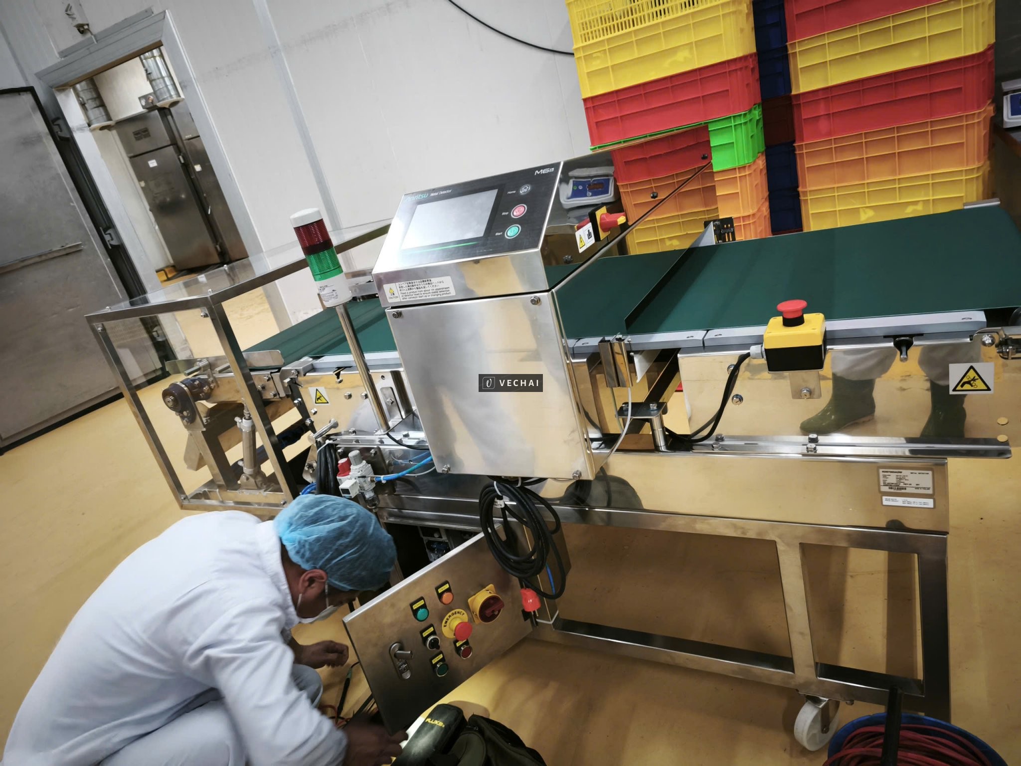 Hướng dẫn sử dụng máy dò kim loại công nghiệp thực tế trong nhà máy