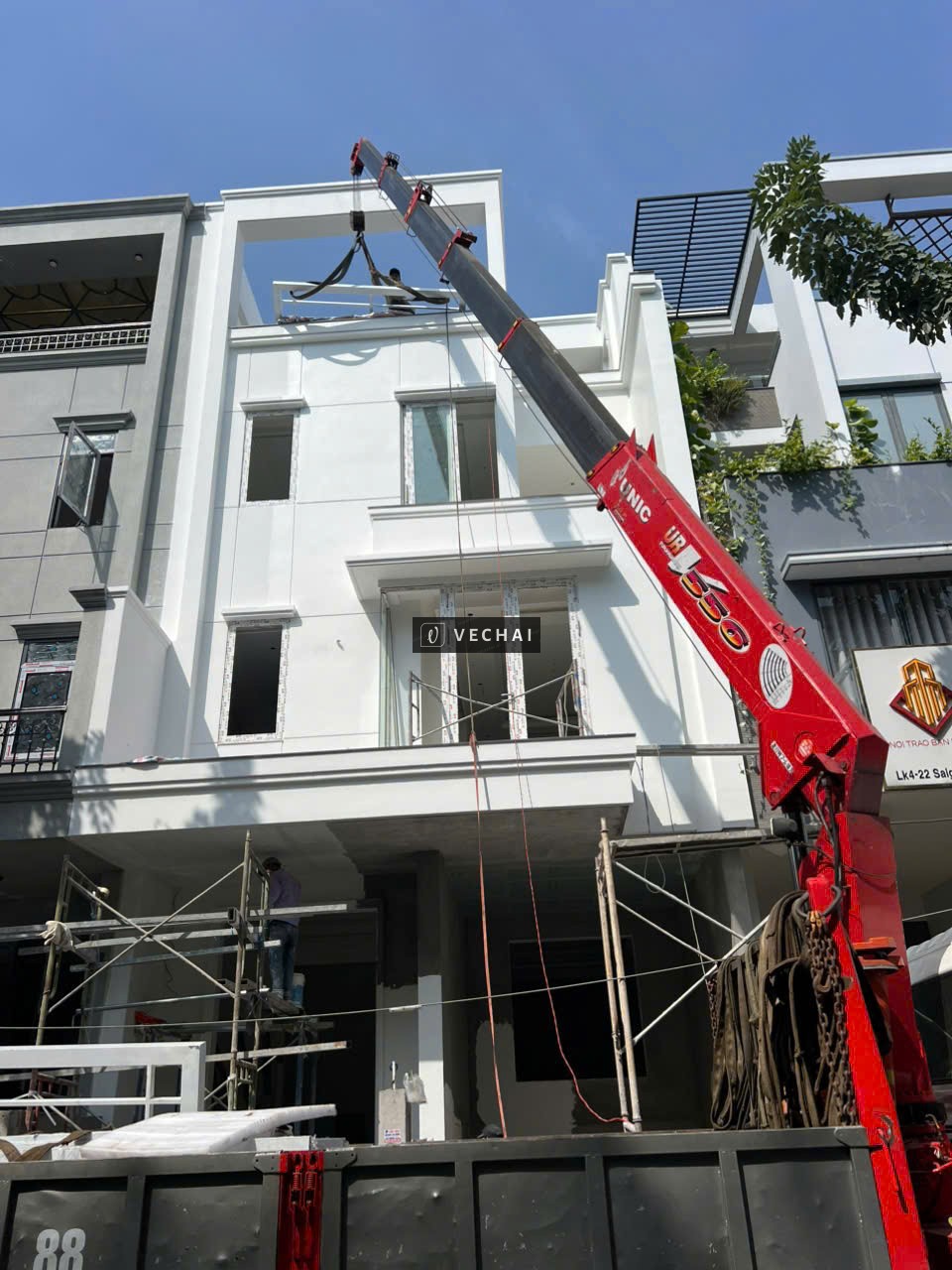 Dịch Vụ Xe Cẩu Bốc Dỡ Hàng Container, Cứu Hộ Hàng Hóa Nhanh Chóng