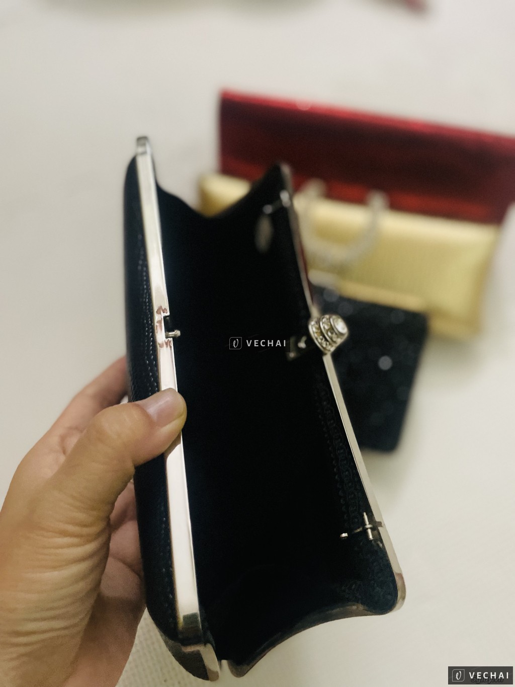THANH LÝ 04 BÓP CẦM TAY CÒN MỚI 96%